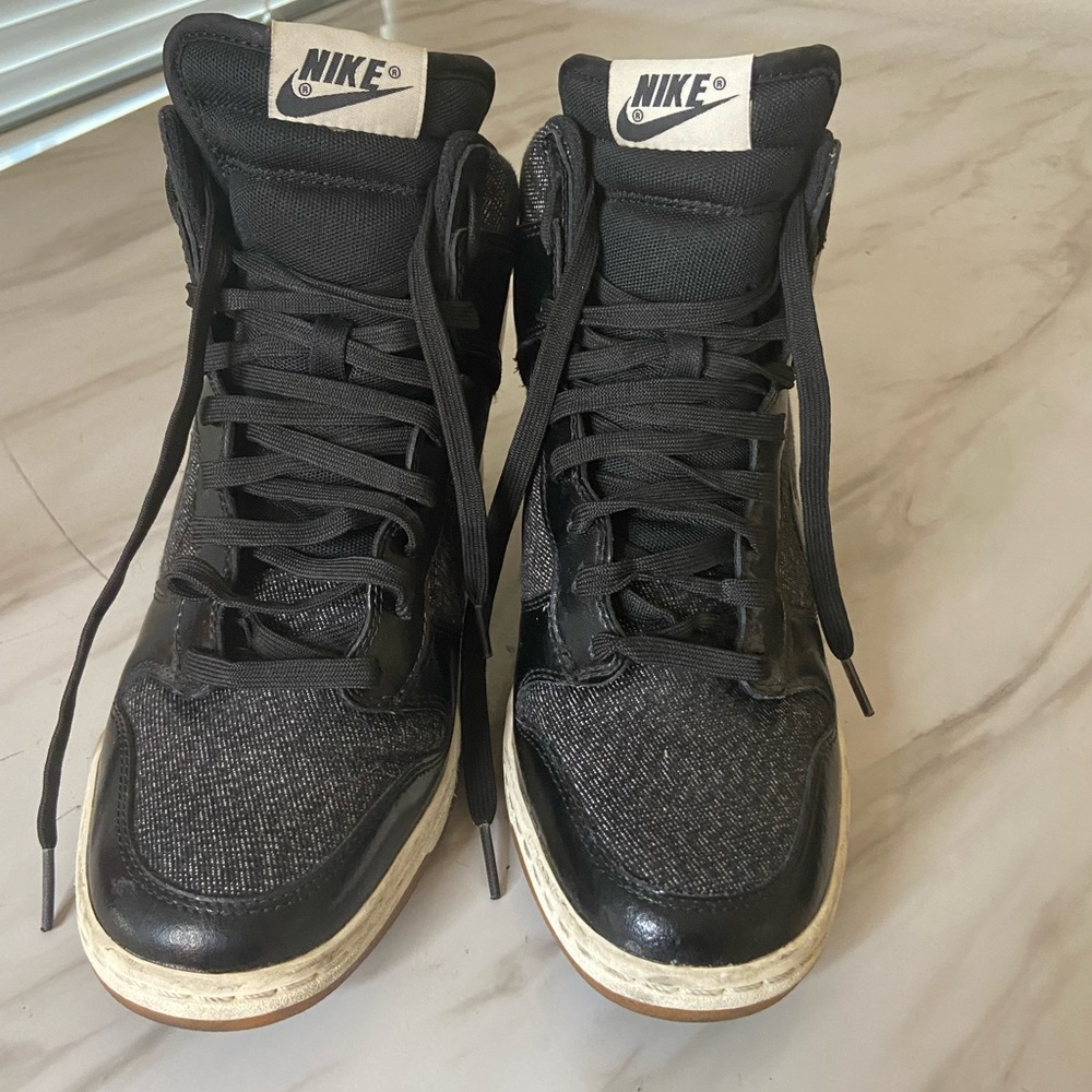 Women’s Nike platform high top shoes!
